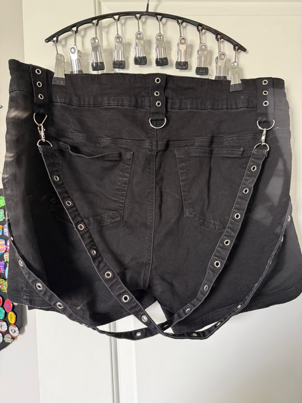 Hot Topic Black High-Waist Grommet Strap Shorts - Picture 4 of 4